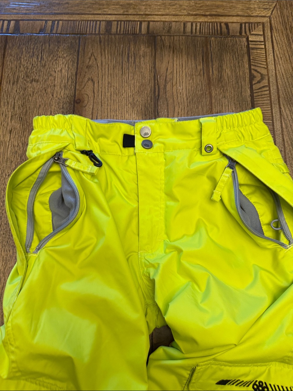 686 Kids Infinity Cargo Insulated Snowboard Pants in High-Visibility Yellow - Picture 6 of 16